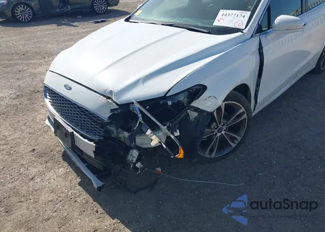 2020 Ford Fusion Titanium z USA, uszkodzony, nr VIN 3FA6P0K93LR153001